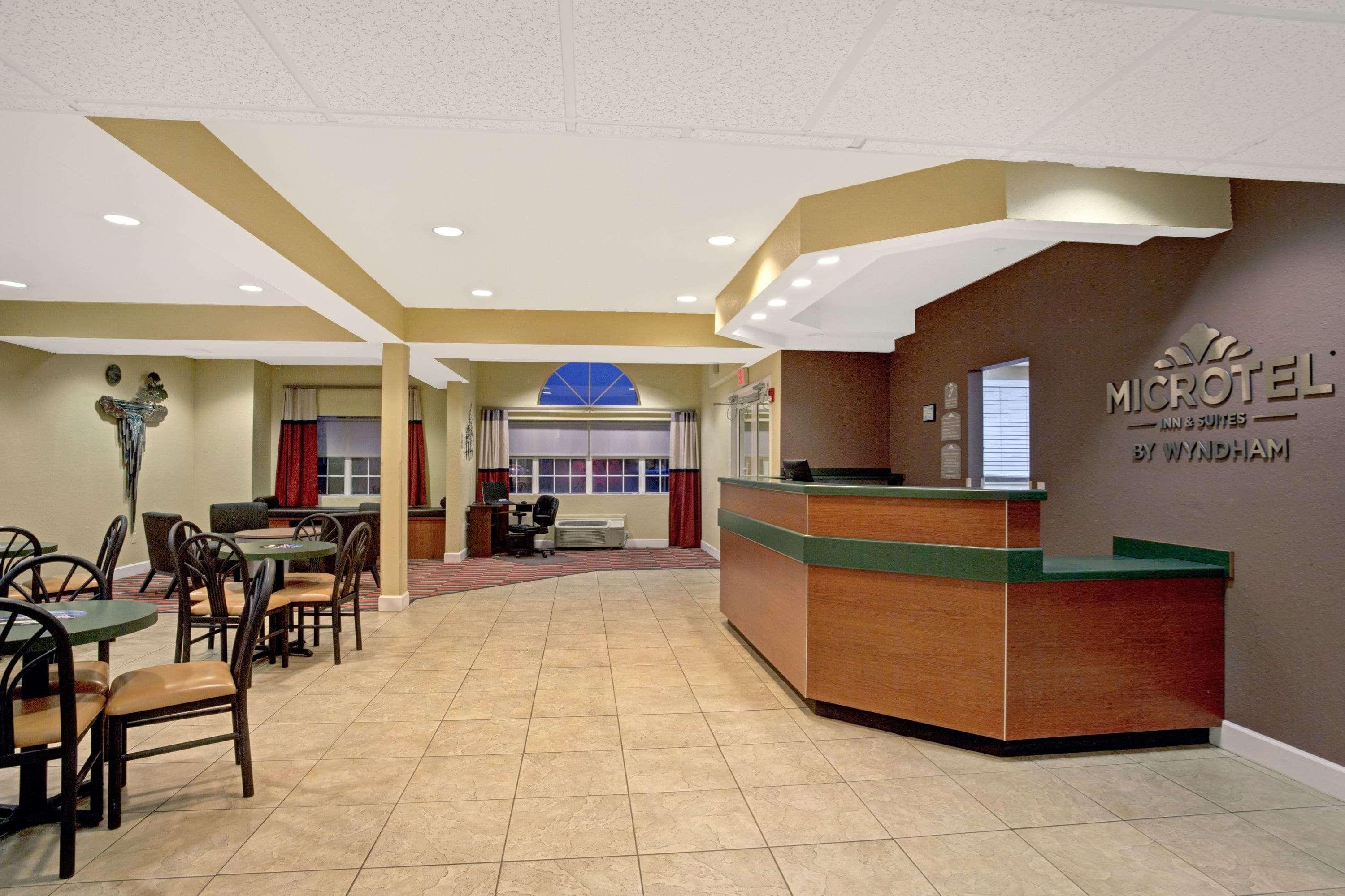 Microtel Inn & Suites By Wyndham Bushnell Eksteriør billede
