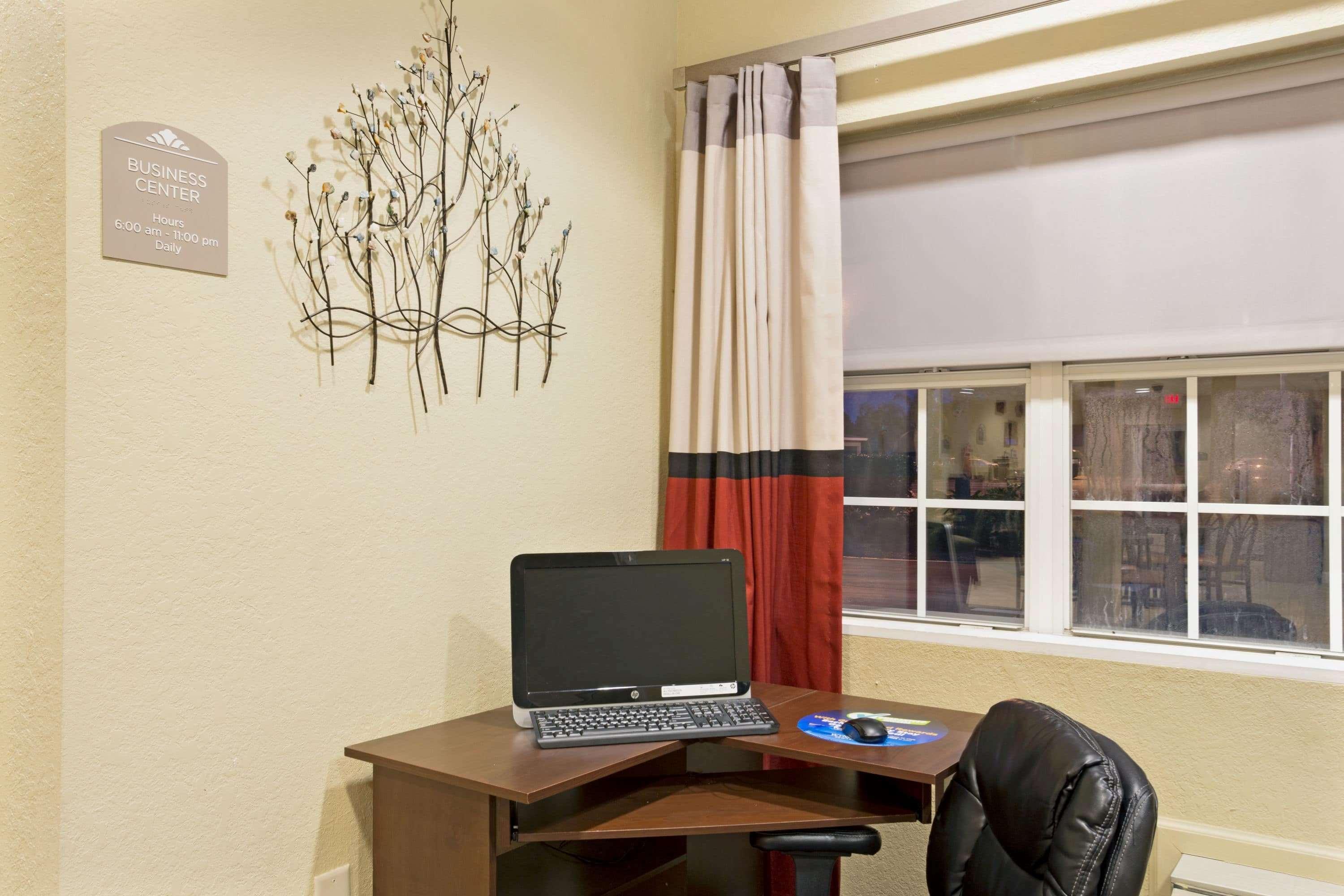 Microtel Inn & Suites By Wyndham Bushnell Eksteriør billede