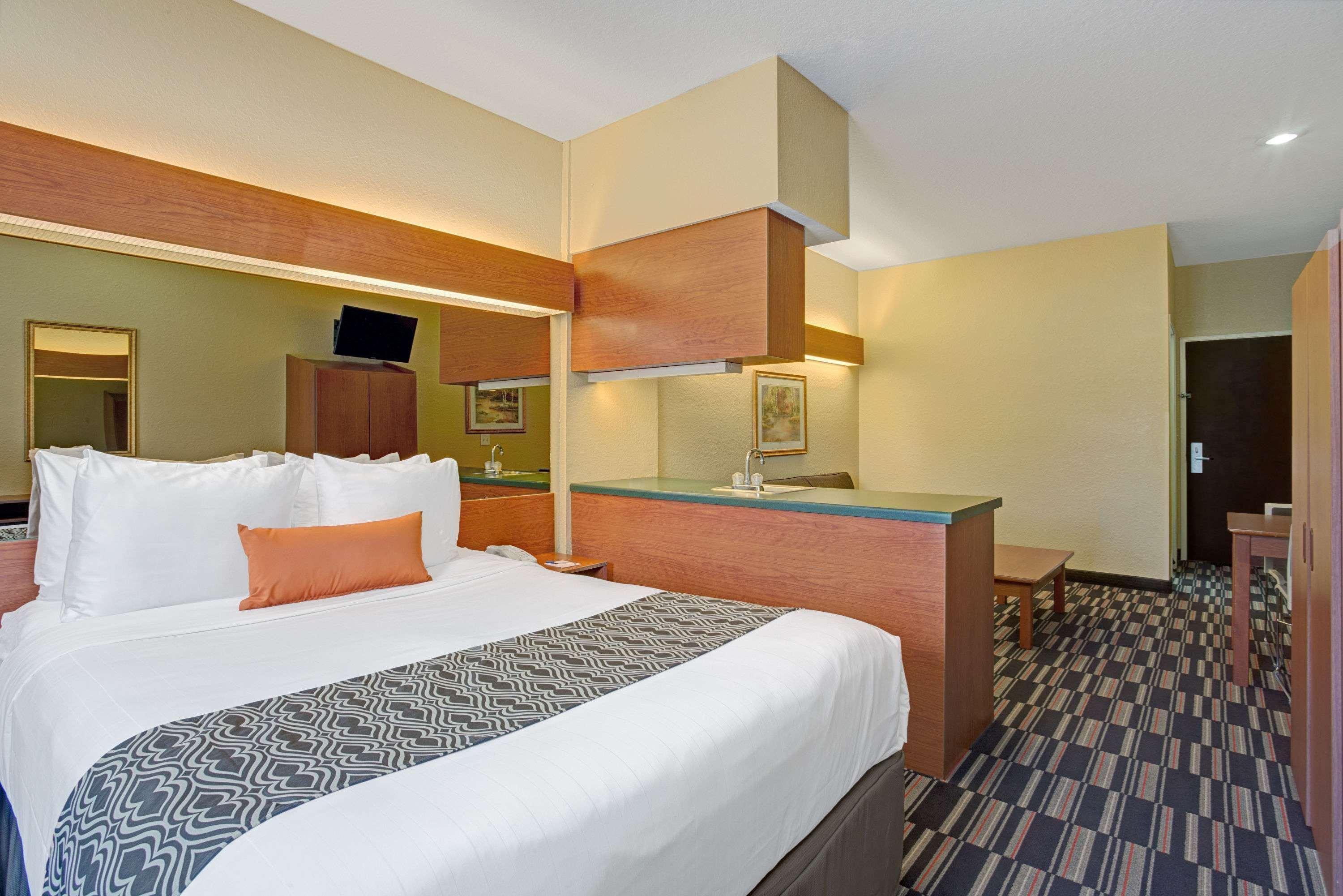 Microtel Inn & Suites By Wyndham Bushnell Eksteriør billede