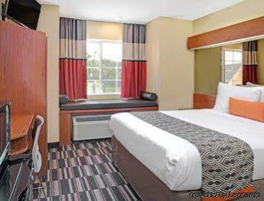 Microtel Inn & Suites By Wyndham Bushnell Eksteriør billede